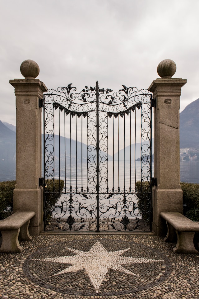 Gate